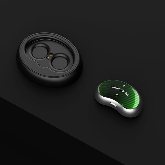 Smarte Anti-Schnarch-Hilfe mit Bluetooth und Elektroden für eine praktische Anwendung während der Nacht.