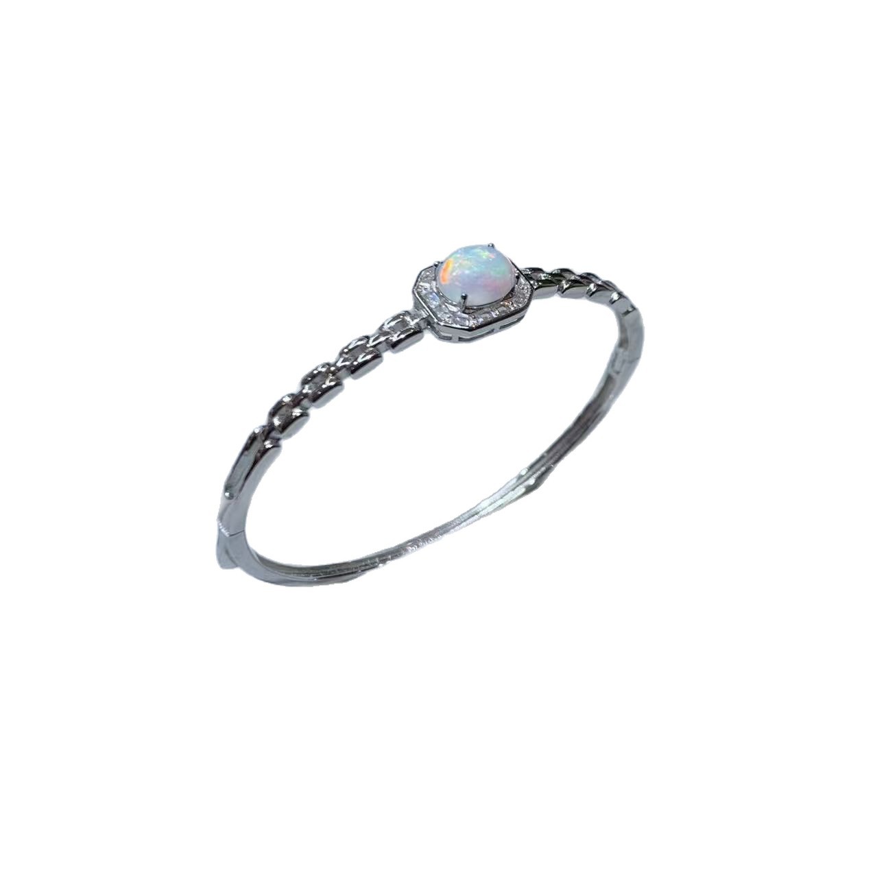 Filigranes Silberarmband mit schimmerndem Opalstein und eleganten Details im modernen Schmuckdesign