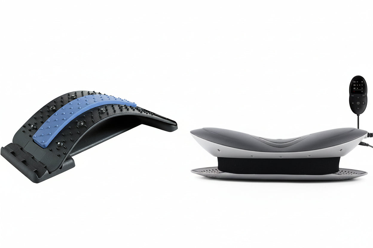 Elektrisches Nackenmassagegerät mit ergonomischer Form und Fernbedienung für entspannte Anwendung zu Hause.