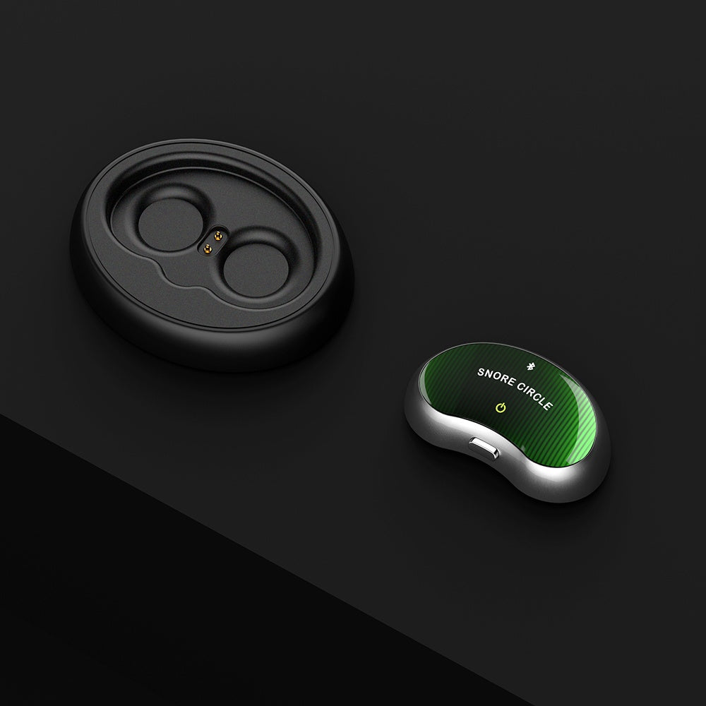 Smarte Anti-Schnarch-Hilfe mit Bluetooth und Elektroden für eine praktische Anwendung während der Nacht.