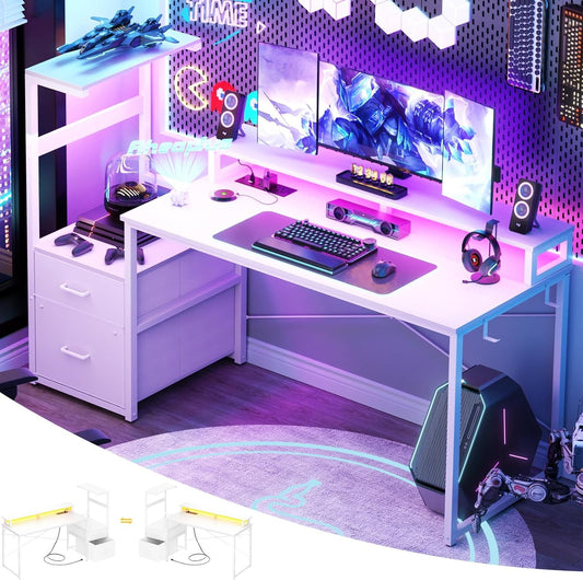 Weißer Gaming-Schreibtisch mit LED-Beleuchtung, Monitorablage, Schubladen und praktischem Seitenregal.