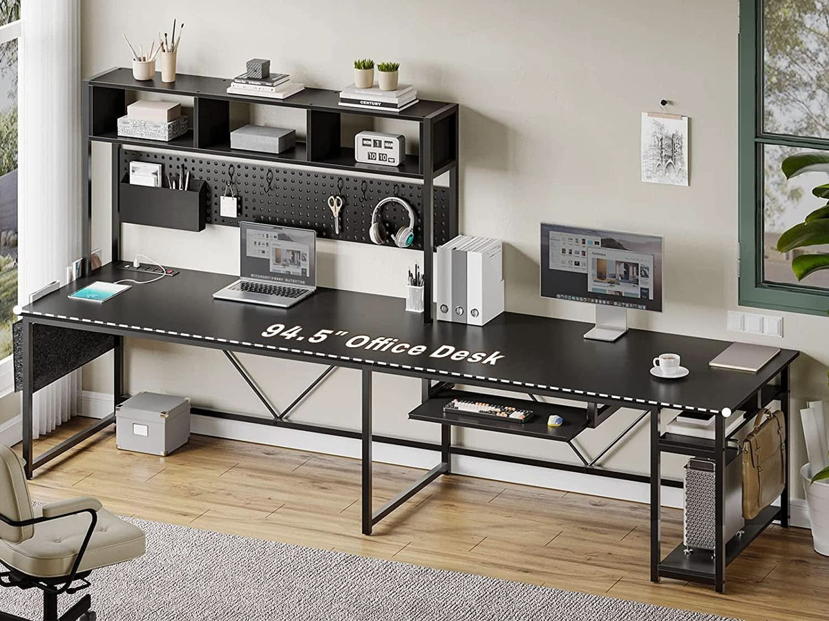 L-förmiger Gaming-Schreibtisch mit LED-Beleuchtung, Regal, Stauraum und großer Arbeitsfläche für Dein Setup.