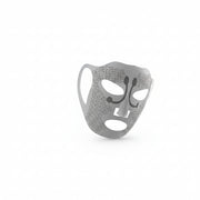 LED-Gesichtsmaske für Lichttherapie und Hautpflege mit Aussparungen für Augen, Nase und Mund.