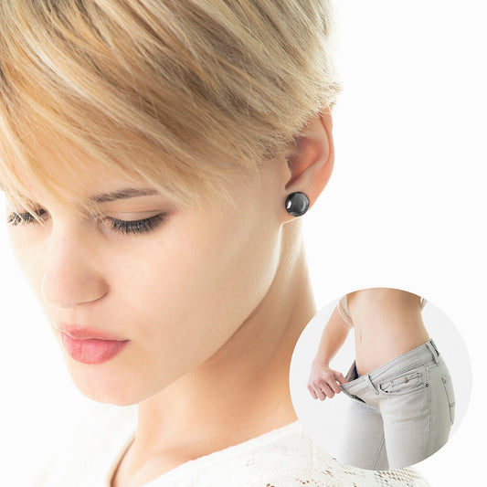 Magnetischer Ohrclip für Akupressur am Ohr als kleines tragbares Wellness Gadget für eine einfache Anwendung im Alltag.