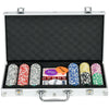 Poker-Set im Aluminiumkoffer mit bunten Pokerchips, Spielkarten, Würfeln und Zubehör für Spieleabende.
