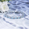 Elegantes Silberarmband mit hellblauen Kristallsteinen und funkelnden Details im luxuriösen Schmuckdesign