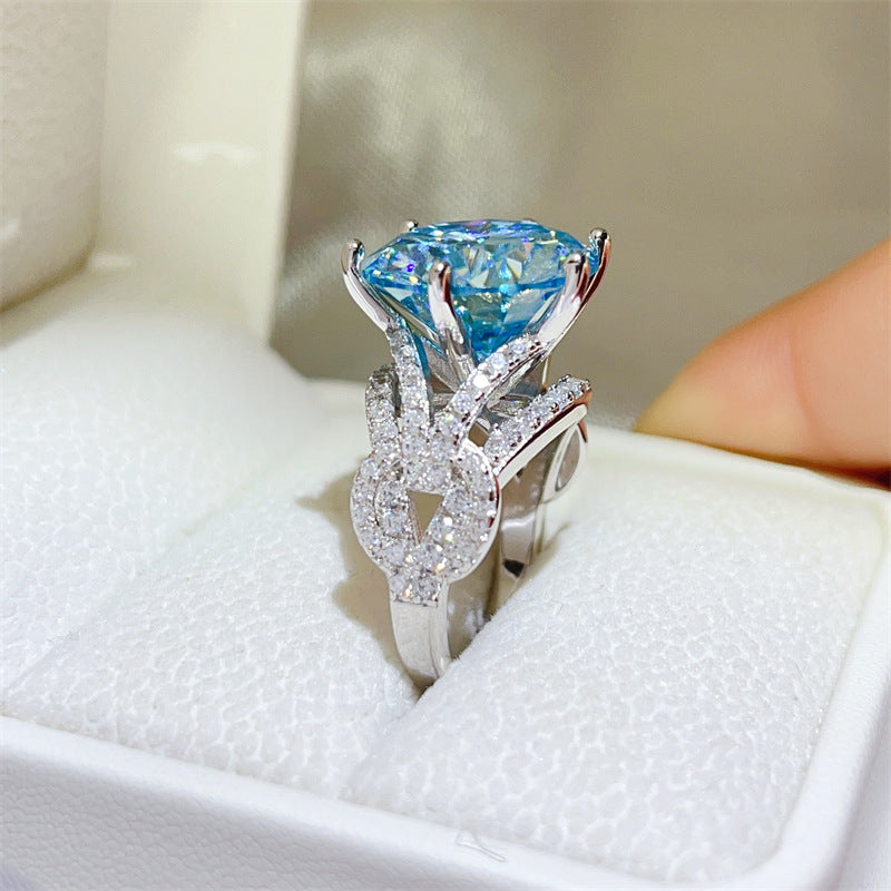Luxus Ring „Azure Crown Moissanite“