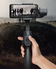 Smartphone-Gimbal mit Bildstabilisierung und ergonomischem Griff für professionelle Videoaufnahmen unterwegs
